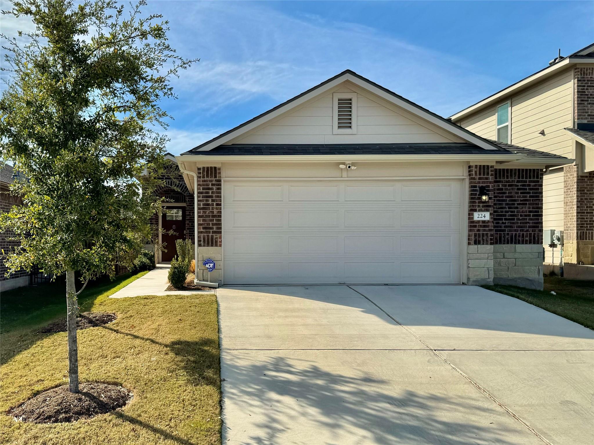 224 Yoakum ST