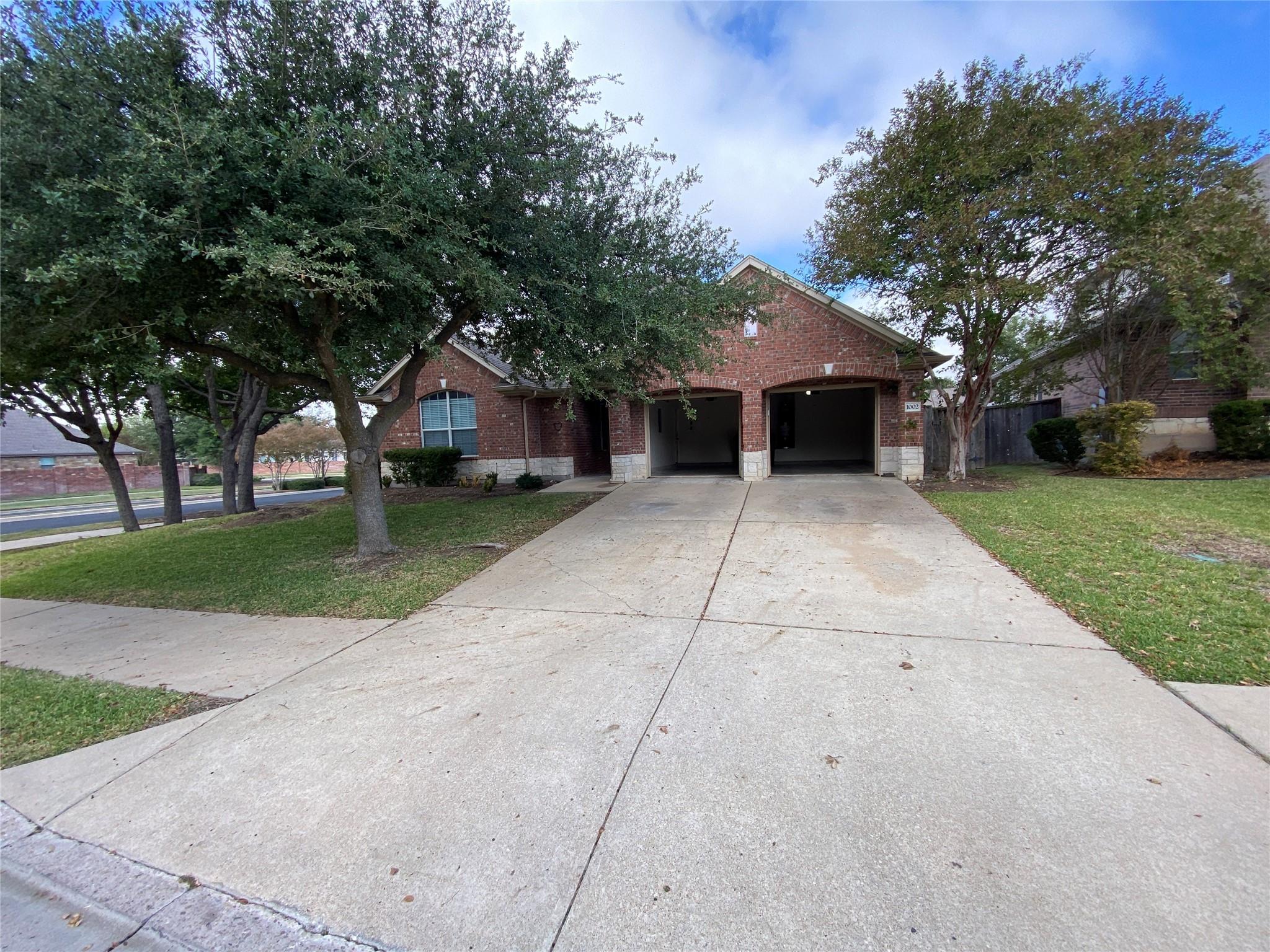 1002 Mesquite Hollow PL