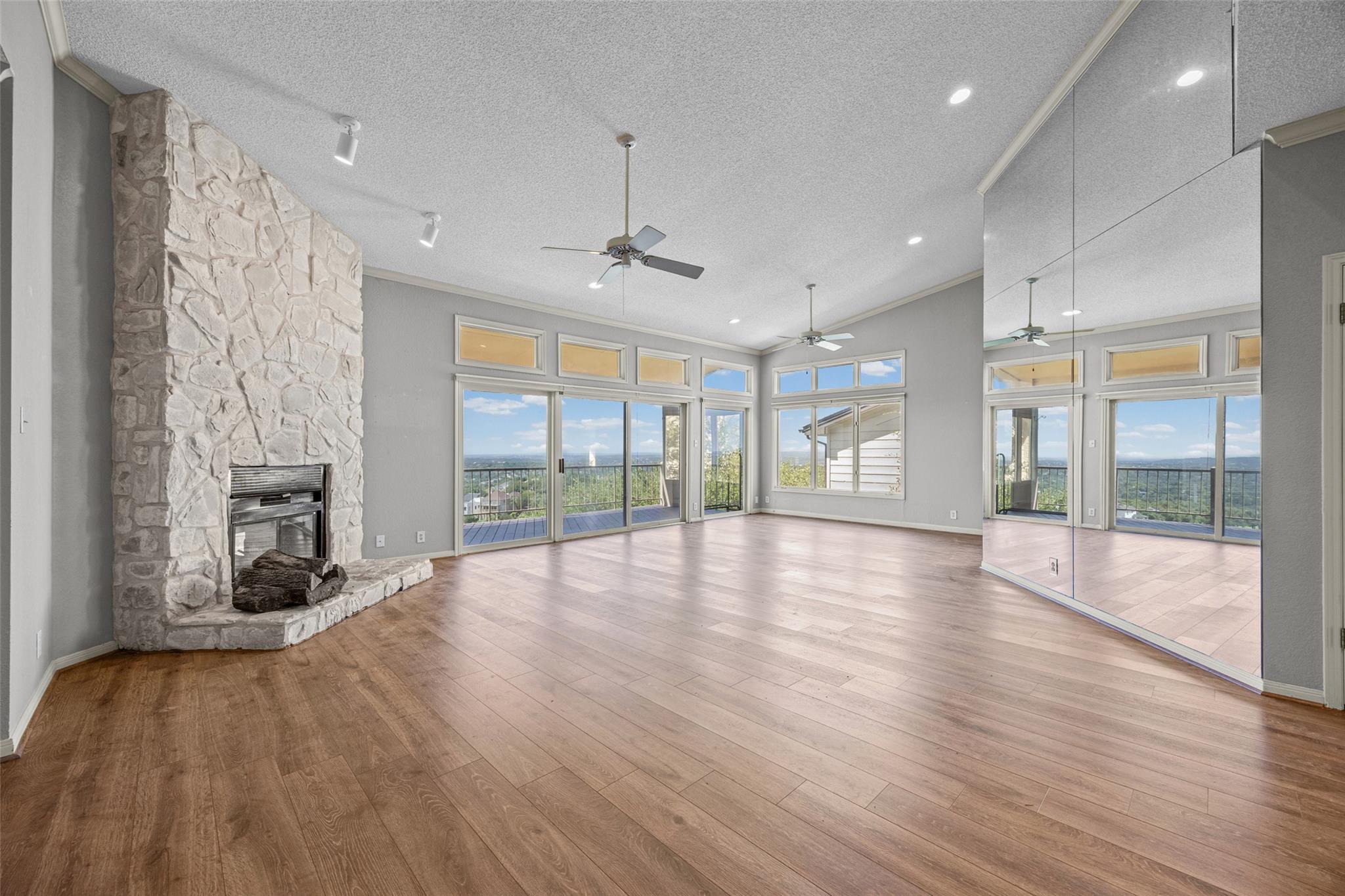114 Paragon CT