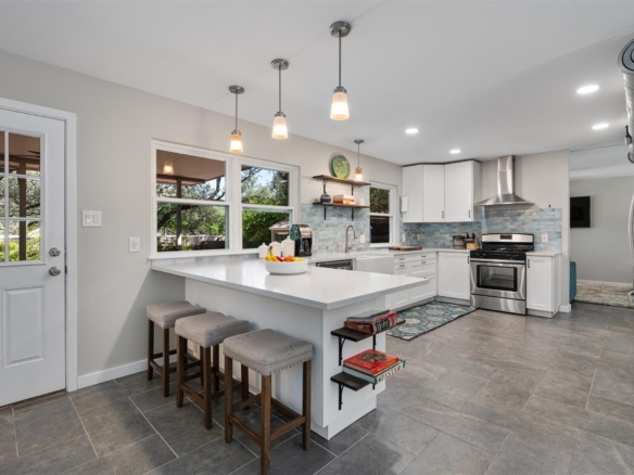 8300 Grayledge DR