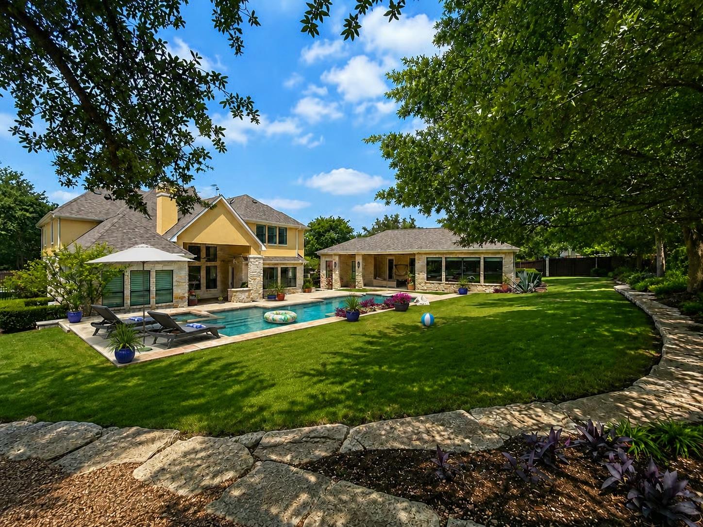 1005 Lakewood Hills TER