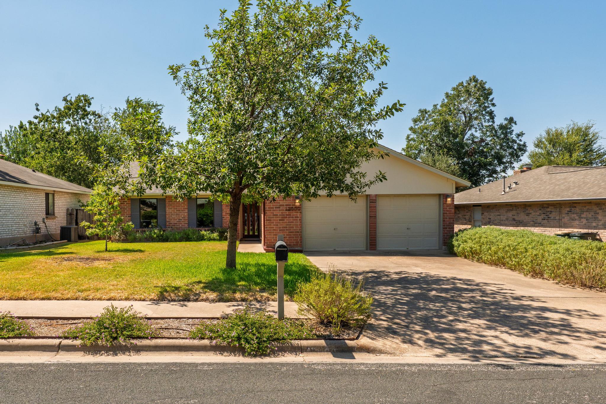 3dea934c-50ae-48aa-b907-adf668917f21 12000 Swan DR