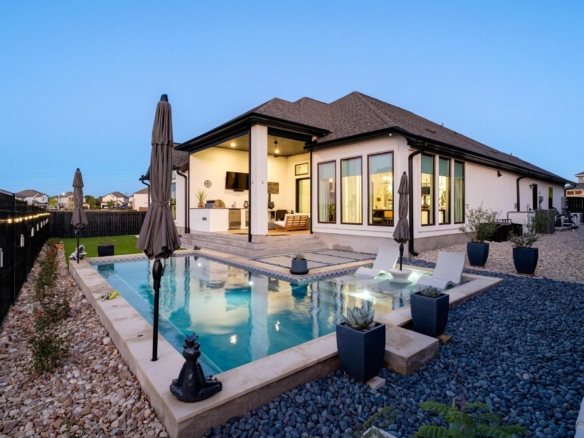 1105 Joe Carson DR