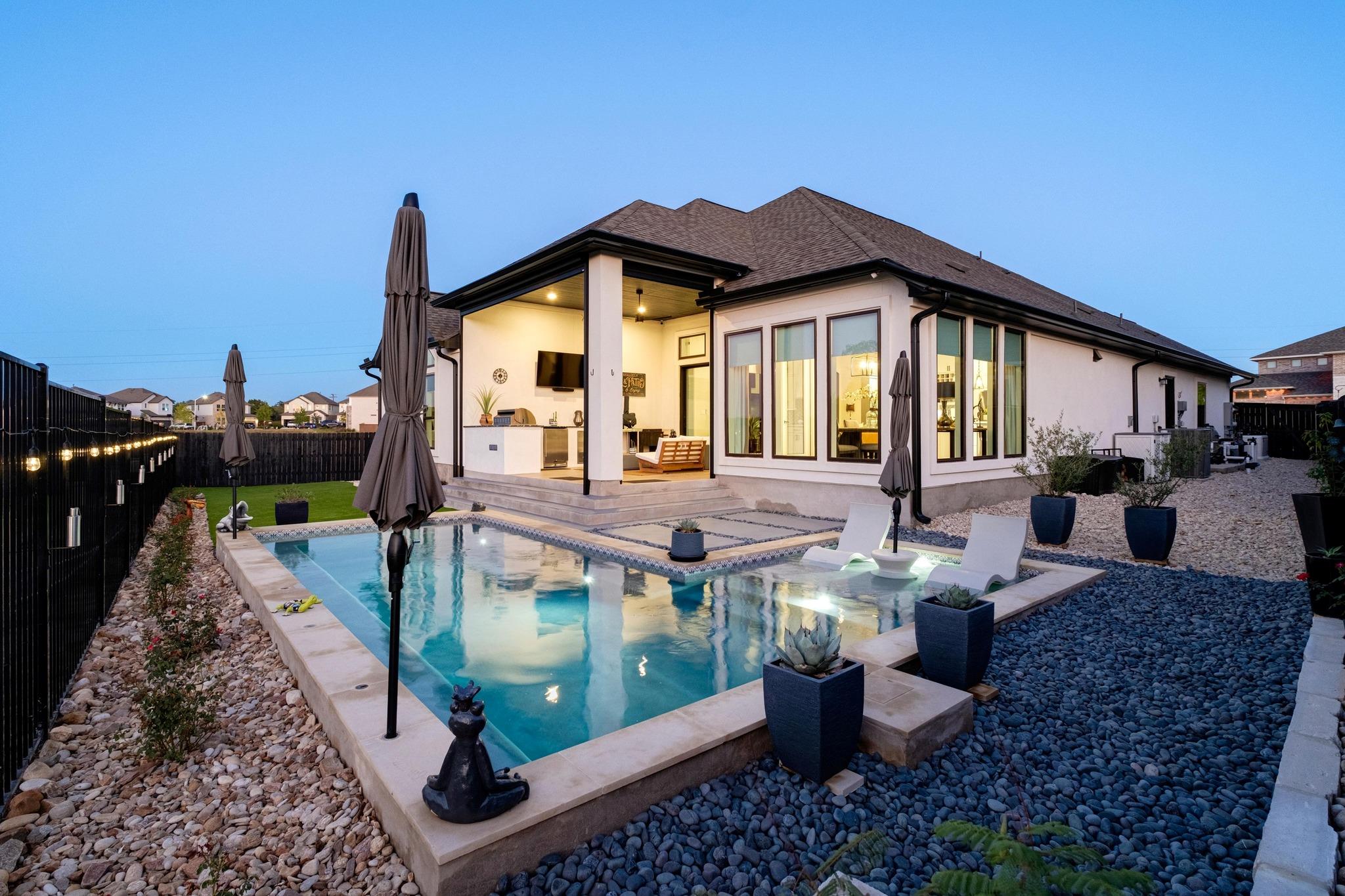 1105 Joe Carson DR