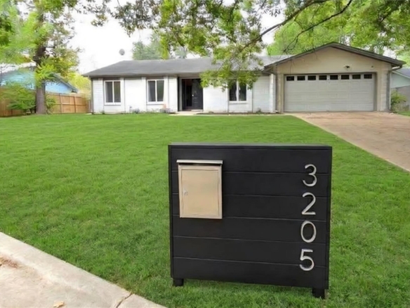3205 Loyola LN