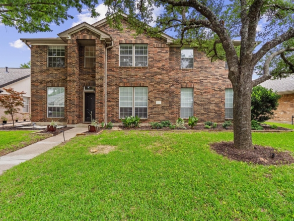 1203 Thackeray LN