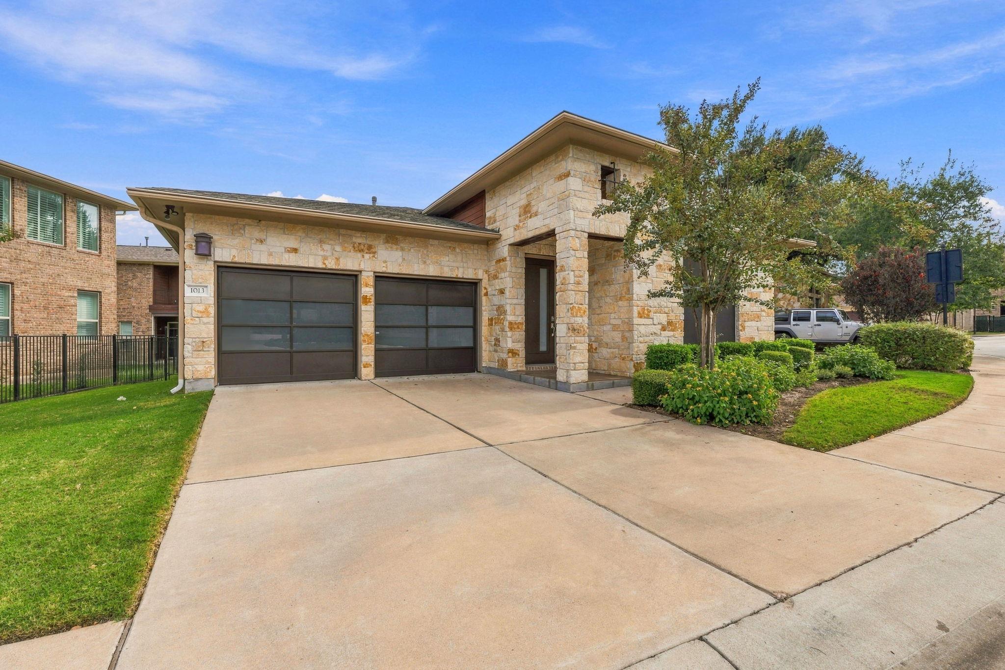 1013 Sue Ann Rose DR