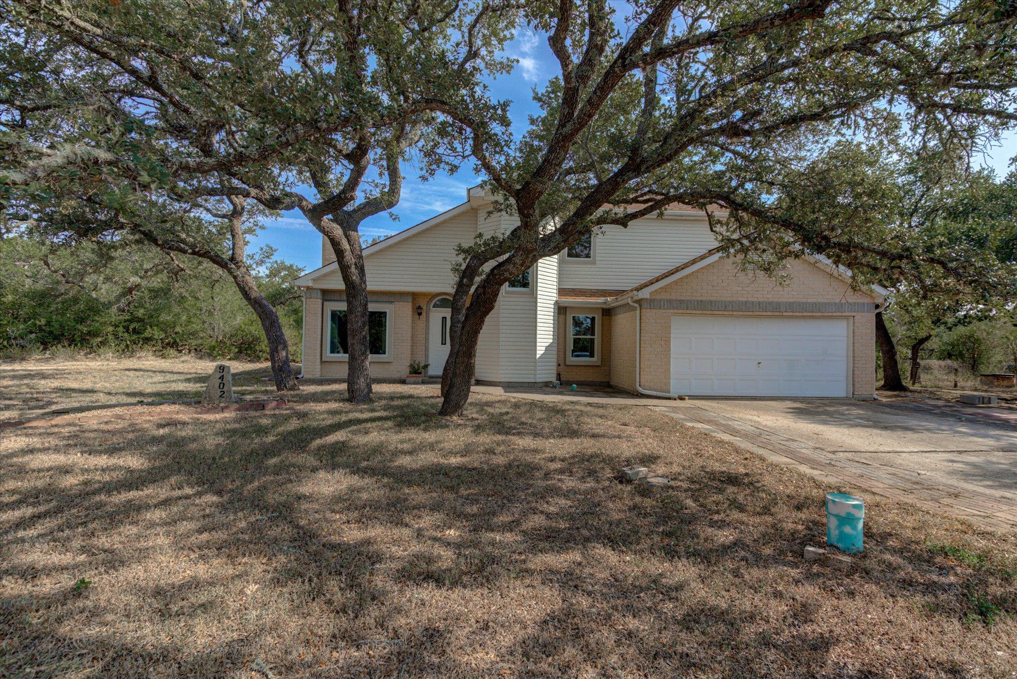 9402 Claxton DR