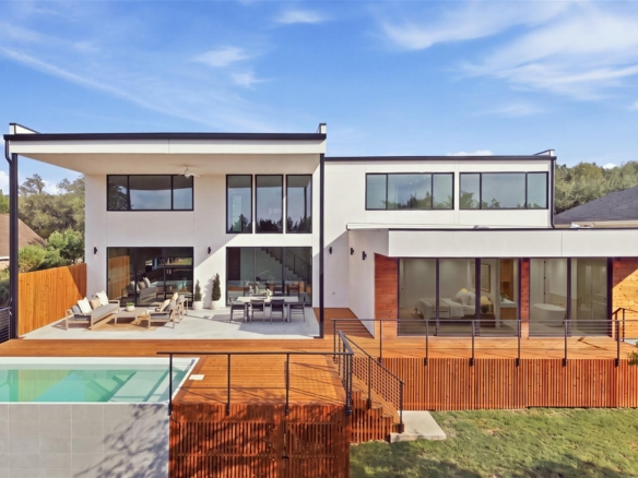 121 Clubhouse DR
