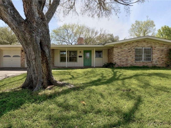 703 Buckingham CIR