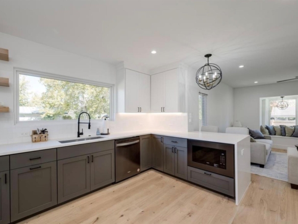6308 Linda LN