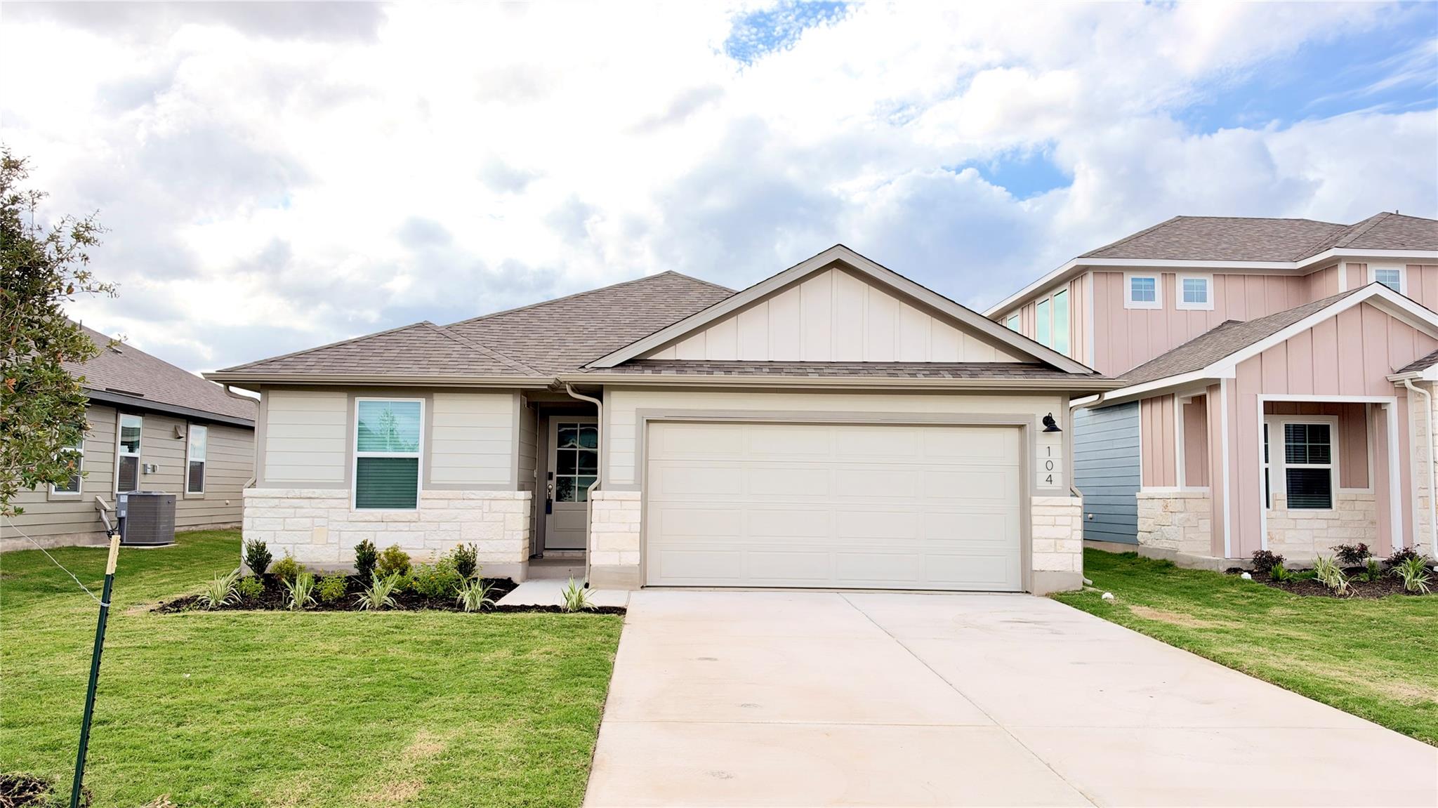 104 Woodbrook DR