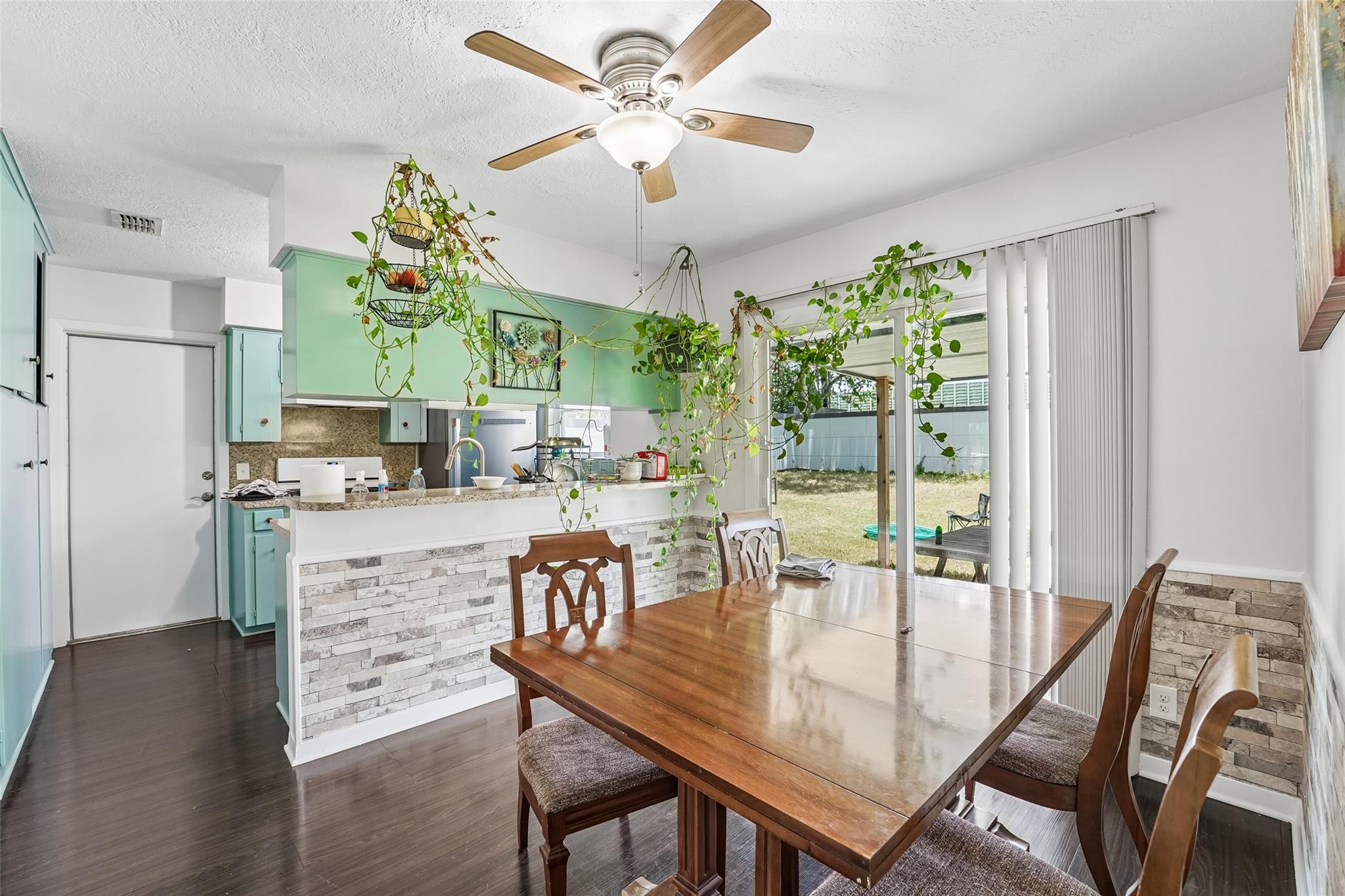 1106 Chesapeake DR
