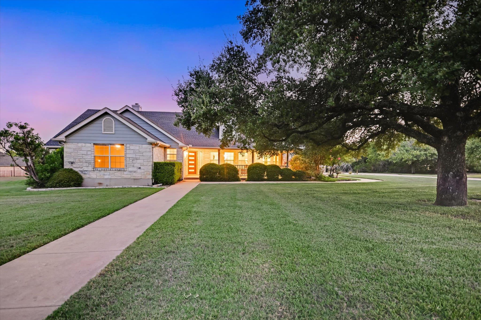 106 Lakeview LN