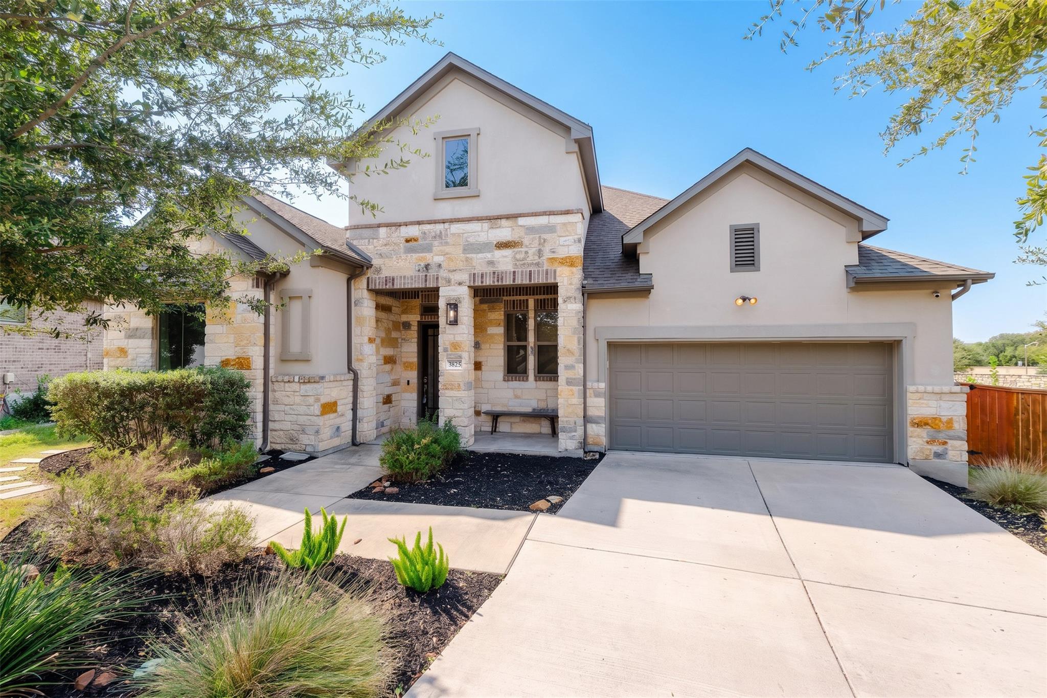 3825 Bainbridge CV