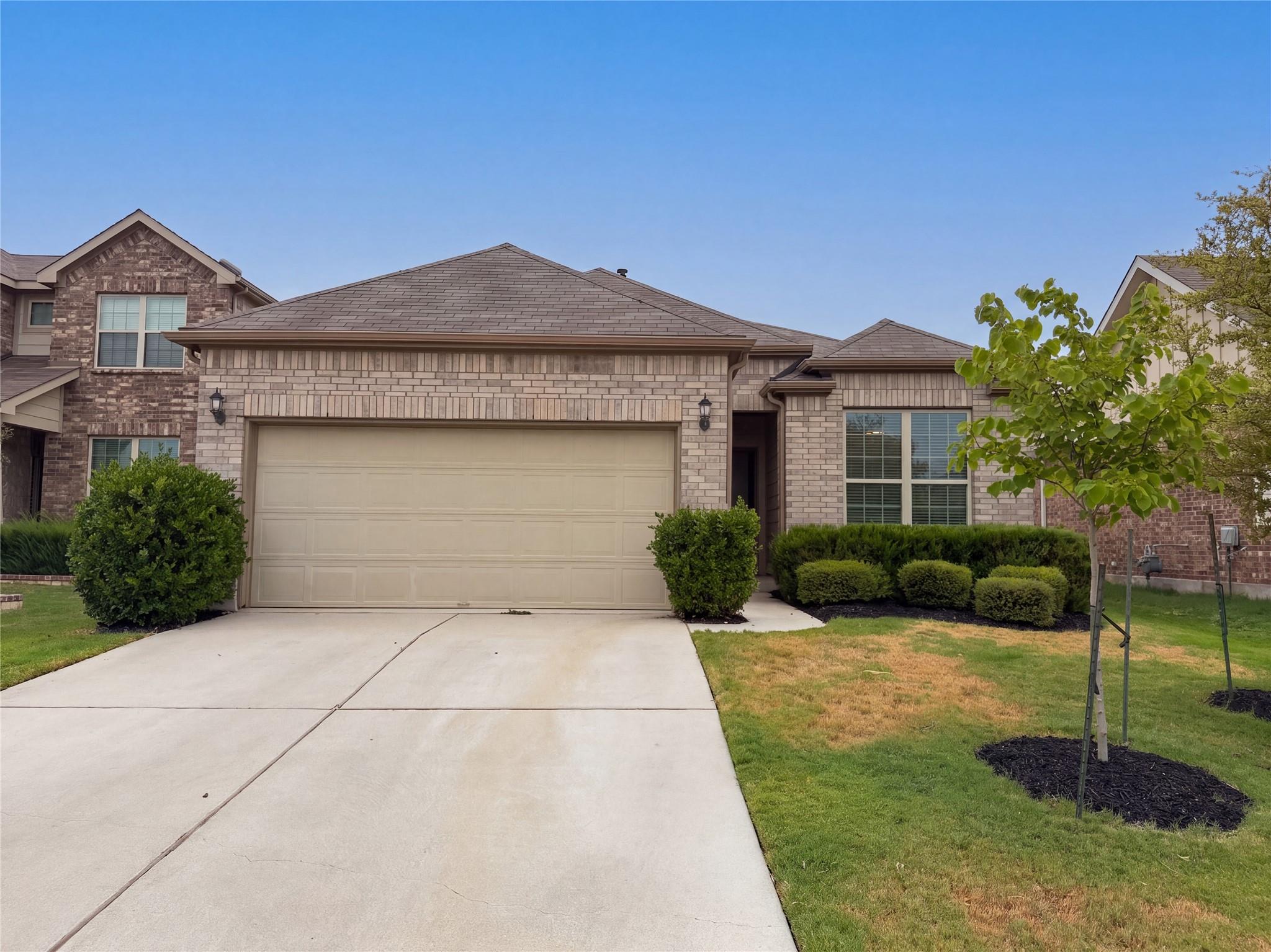 39ad2a64-96c6-48e6-9a40-088085911de9 306 Duroc DR
