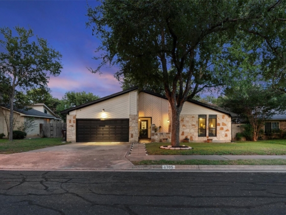 1705 Wild Horse LN