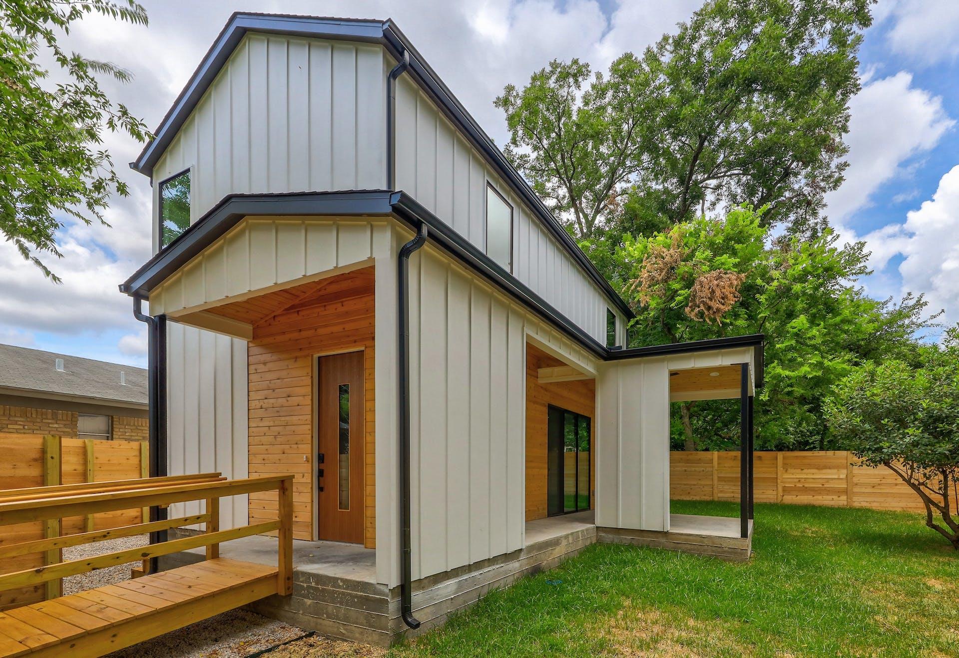 2104 Columbia CV # B