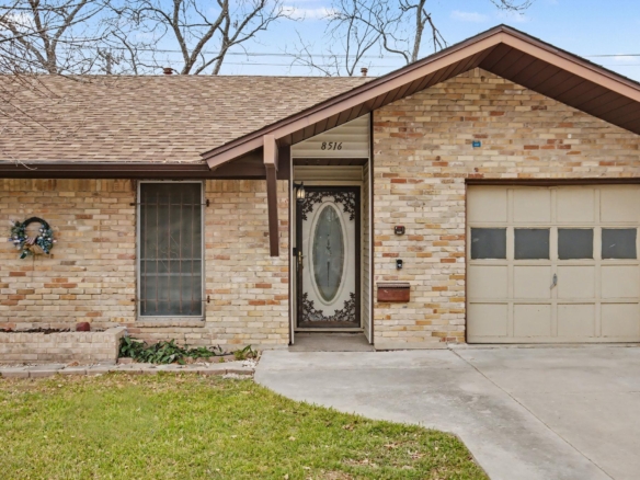 8516 Woodstone DR