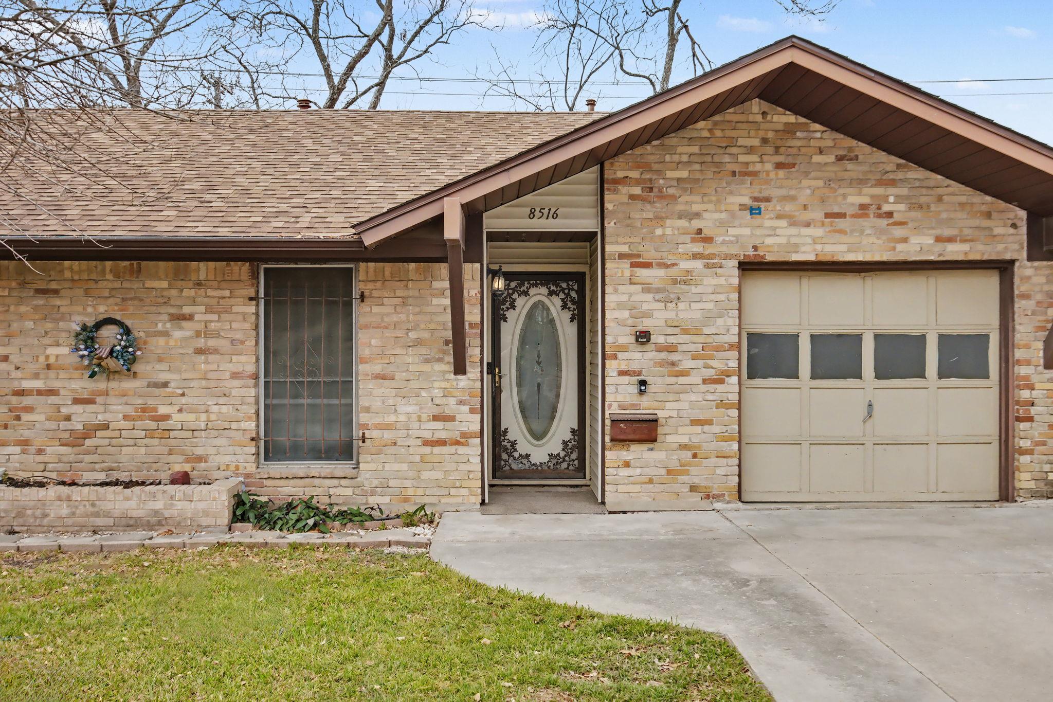 8516 Woodstone DR