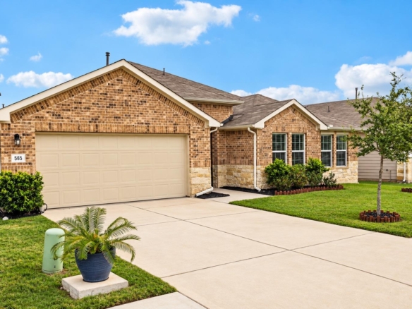 565 Apache Plum DR