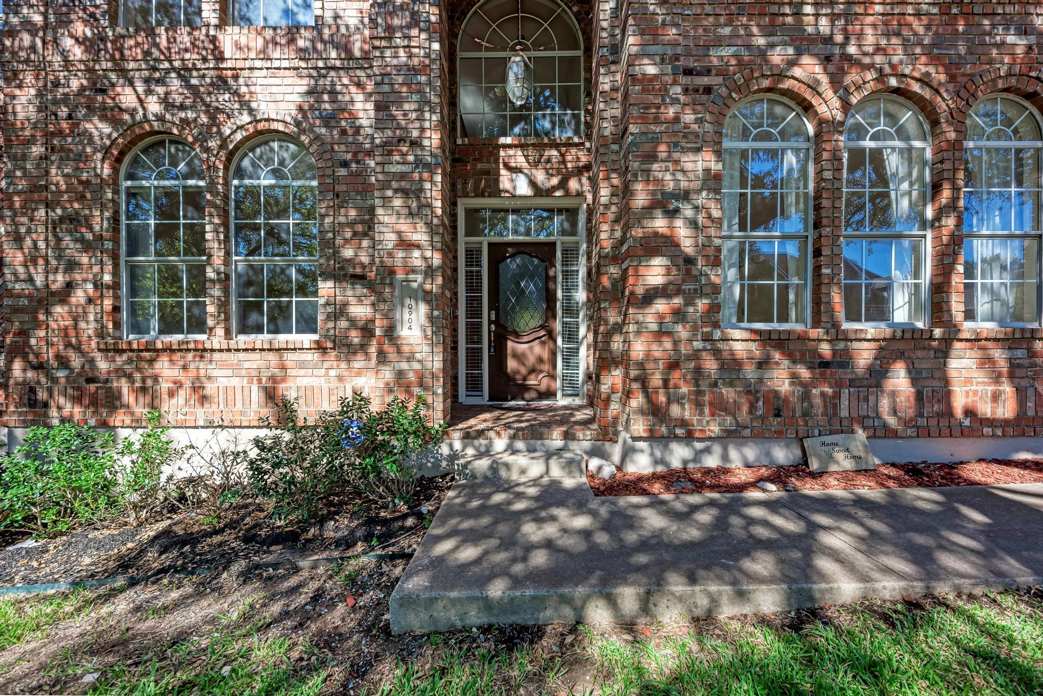 10904 Chestnut RDG