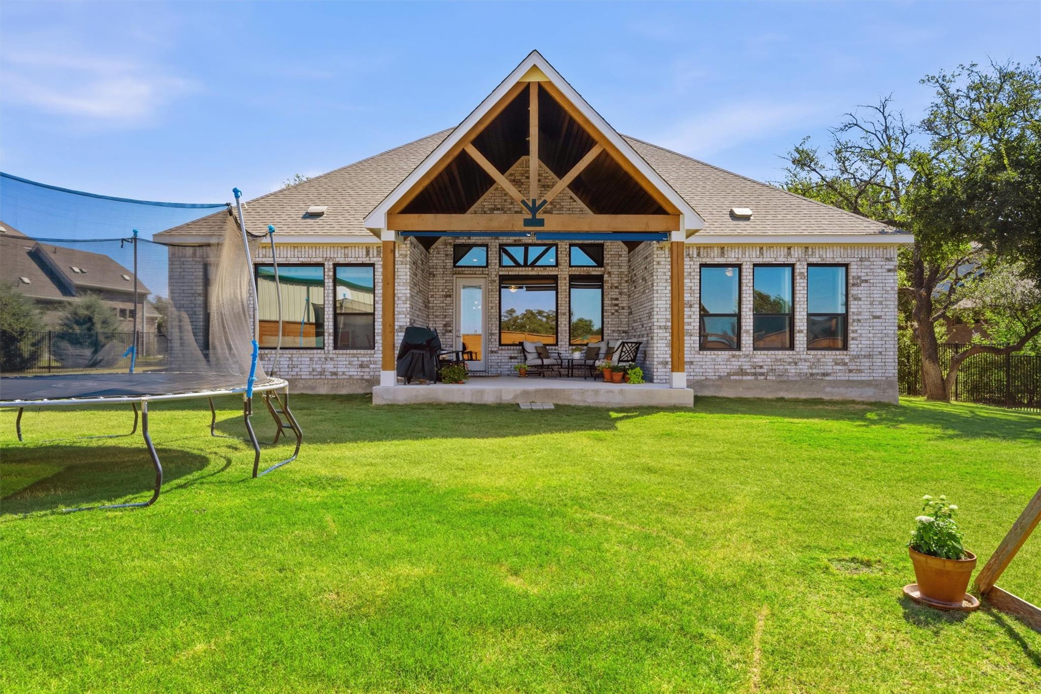 1216 Scenic Oaks DR