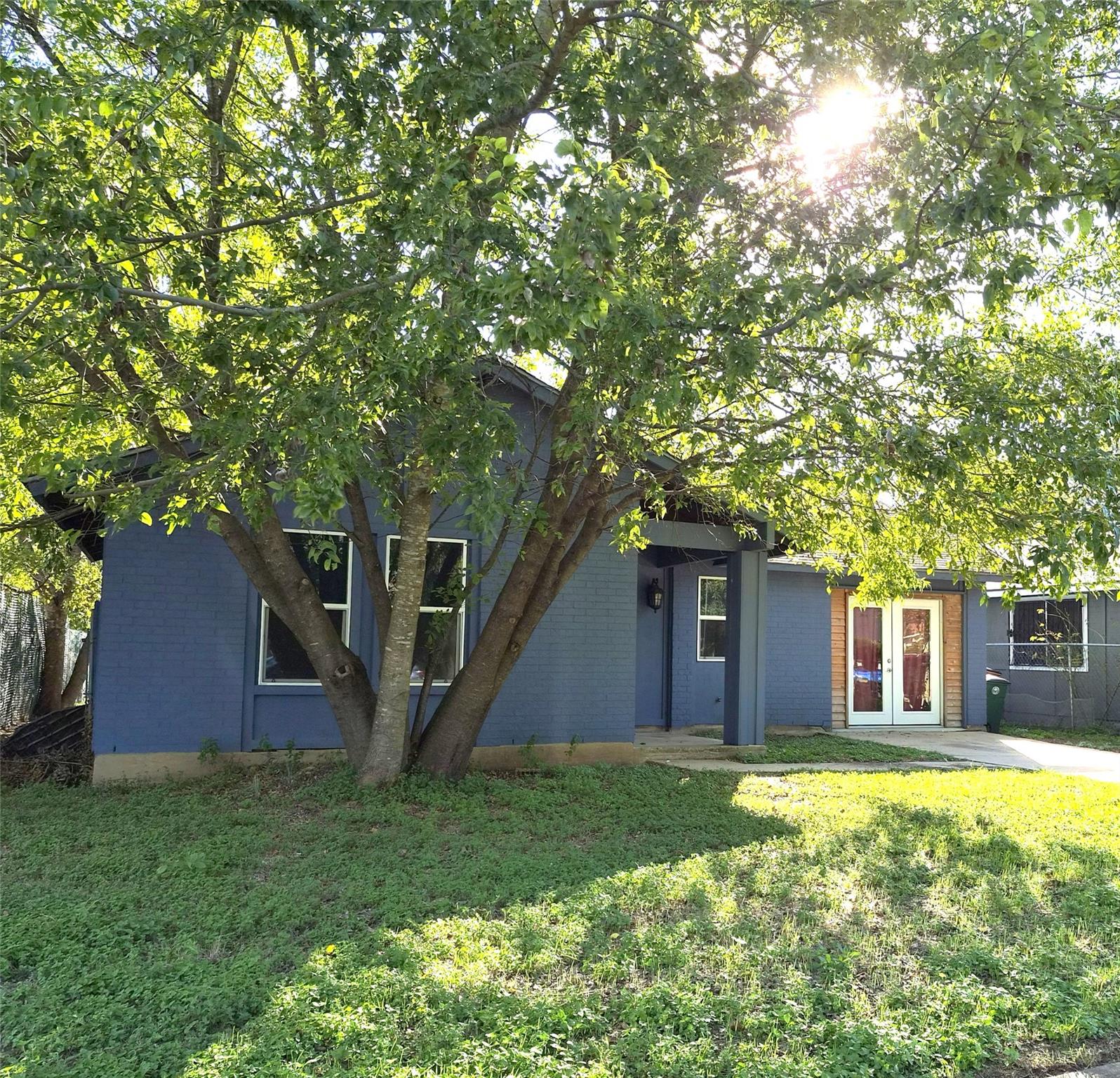 4709 Lambs LN