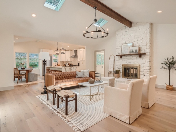 7401 Whispering Oaks DR
