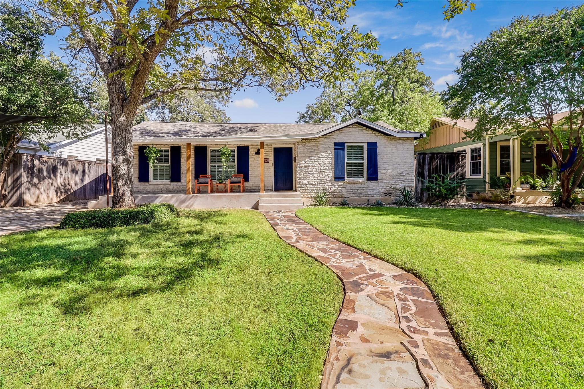 2908 Perry LN