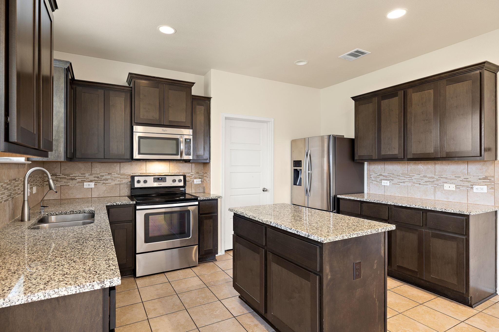 66b1ddcd-1097-4437-aa19-38698814c1de 713 Carillion DR