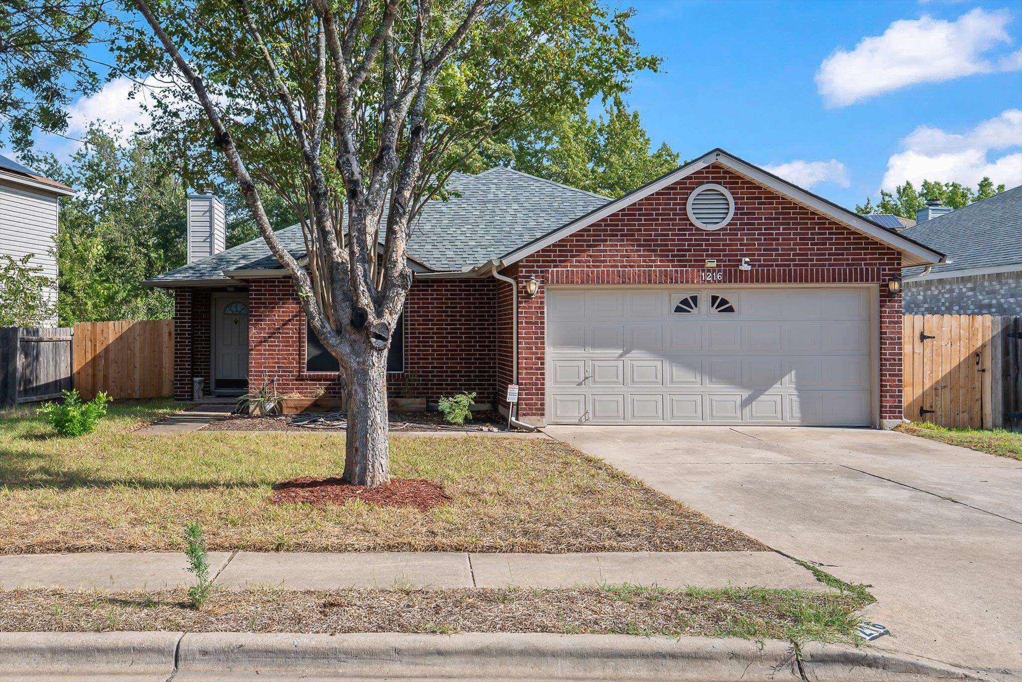 1216 Bradbury LN