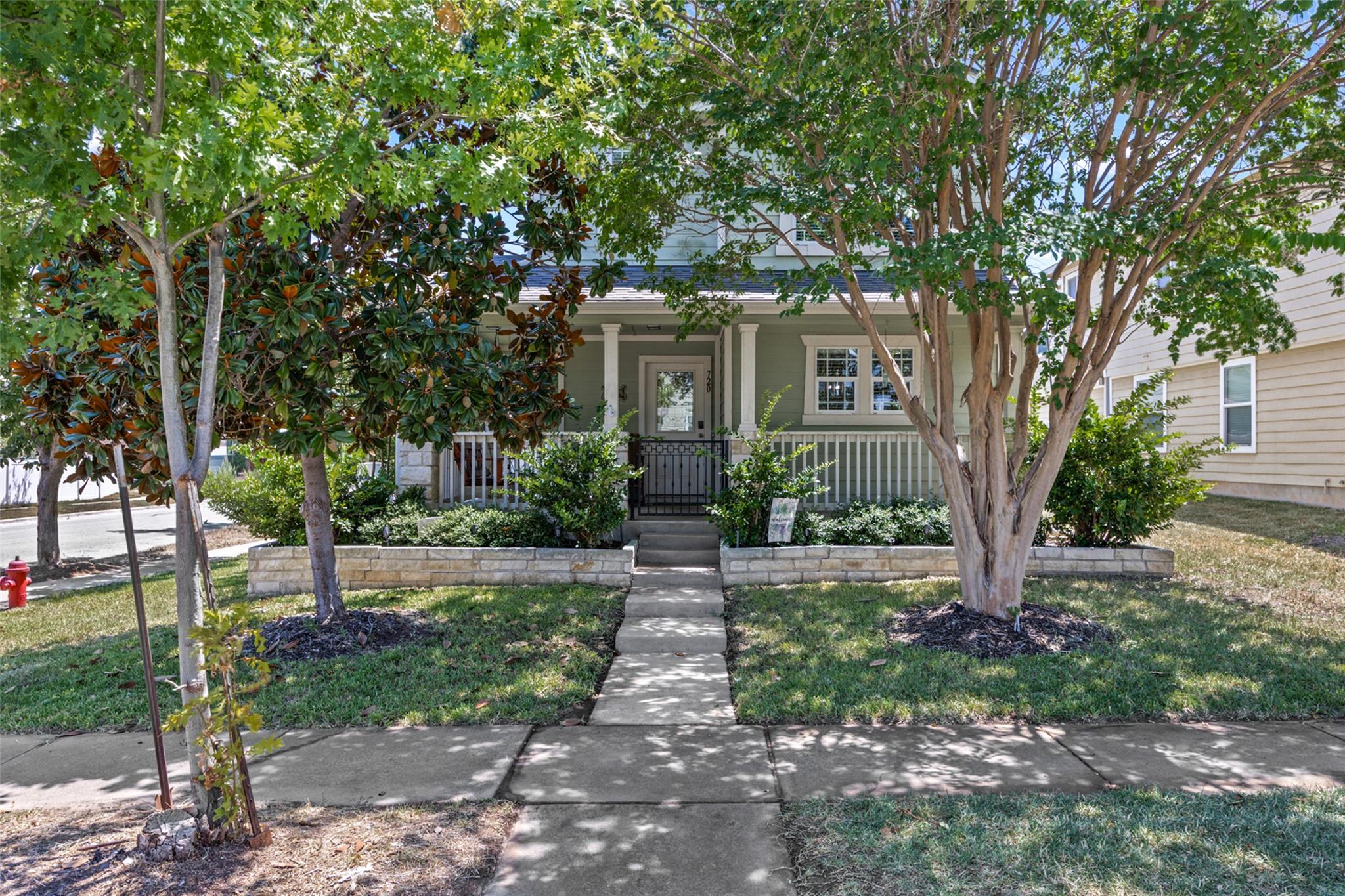 720 Alamo Plaza DR