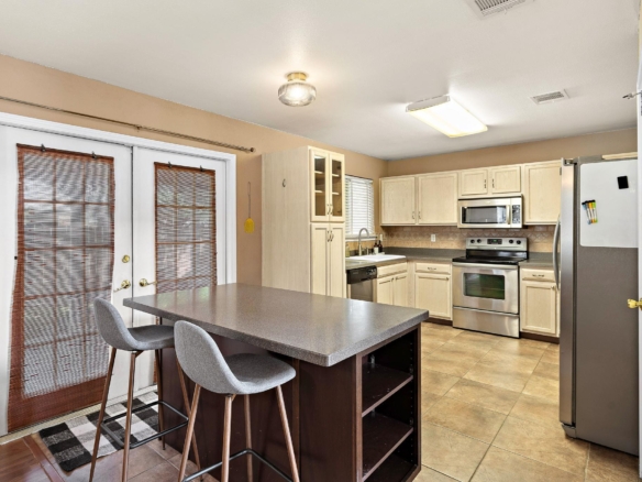 400 Debora DR