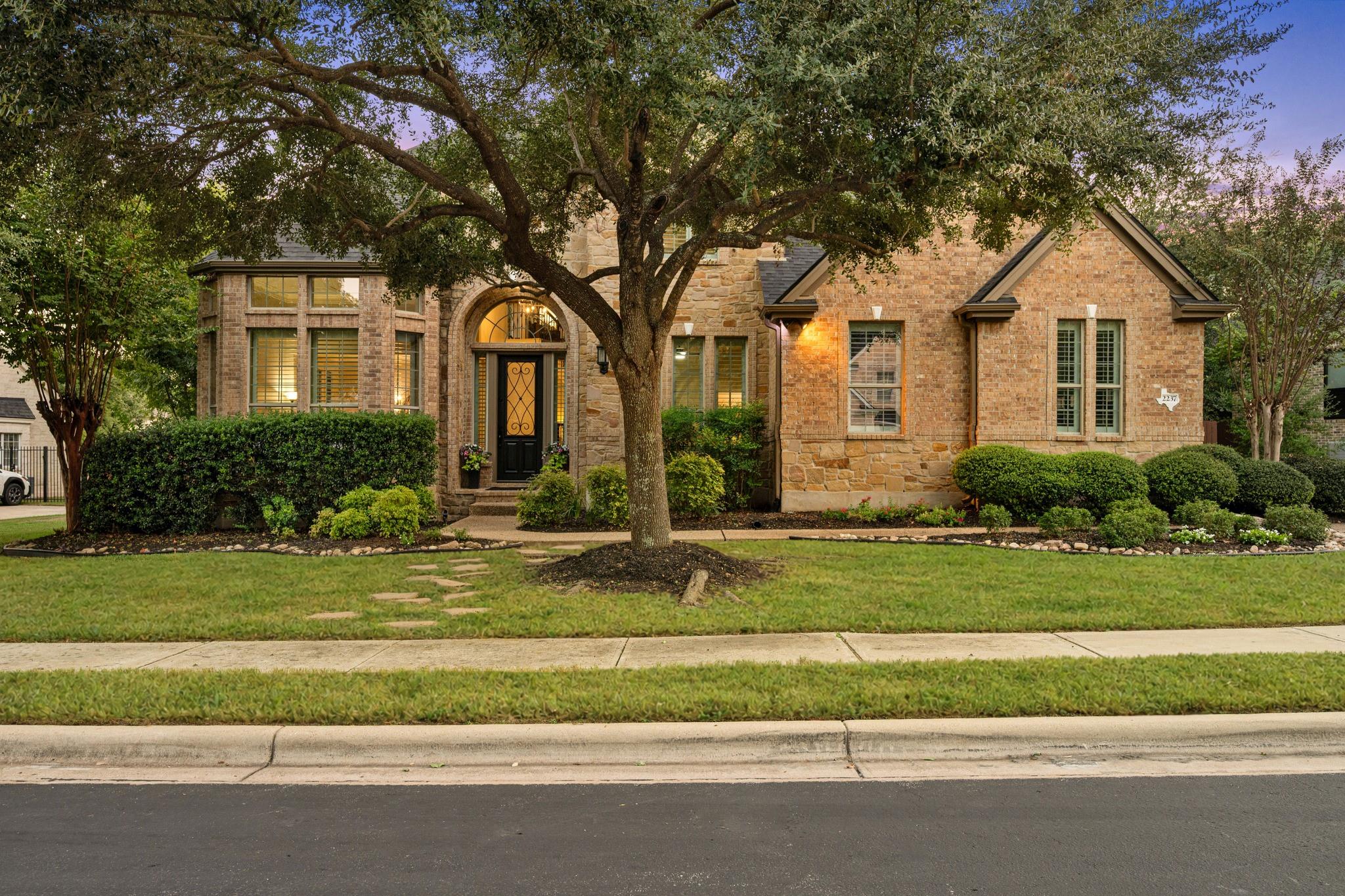 2237 Hamlet CIR