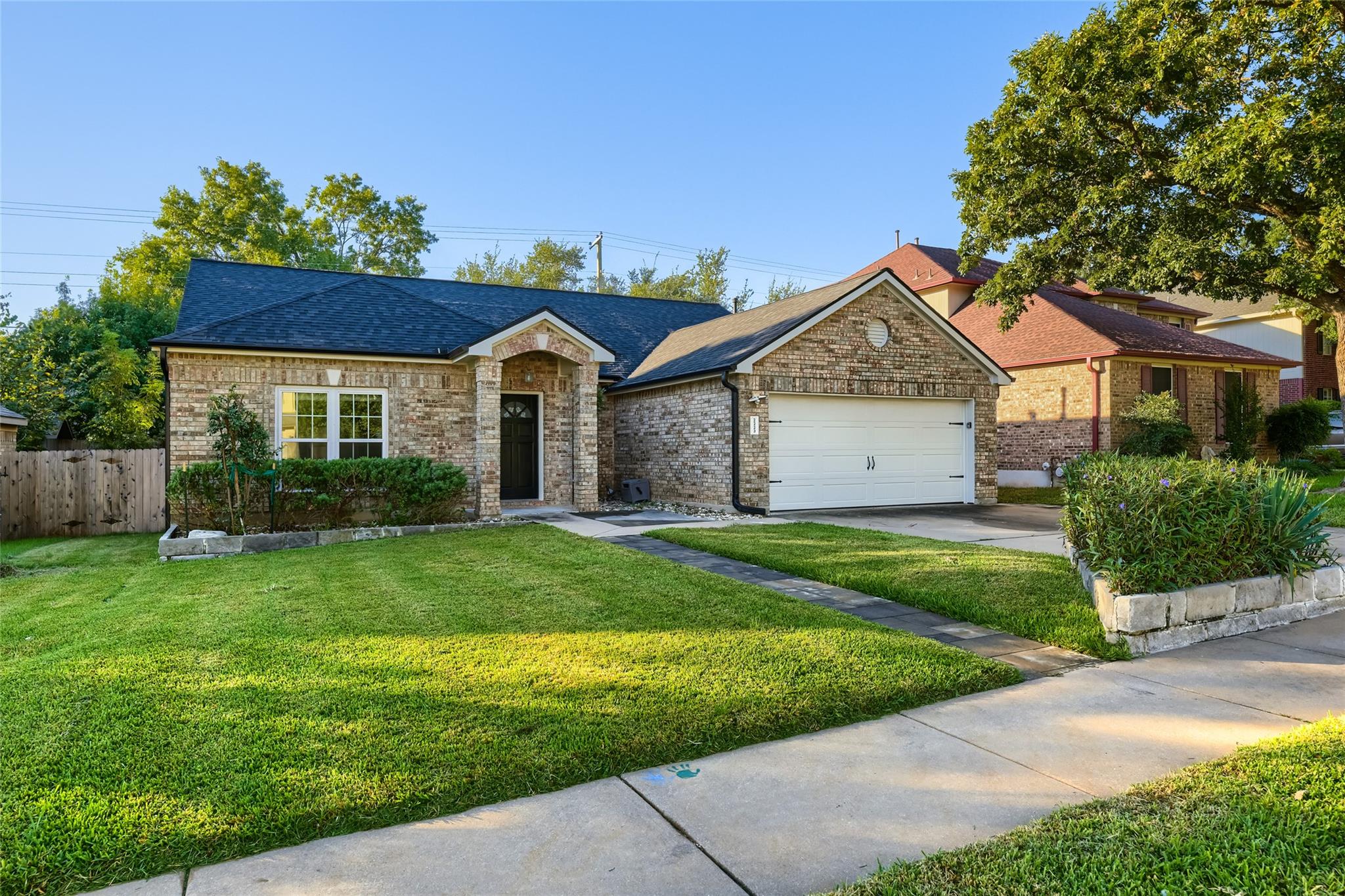 2223 Mockingbird DR