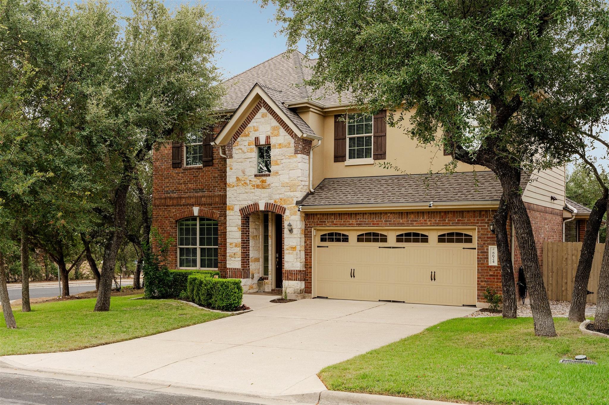 8624 Alophia DR
