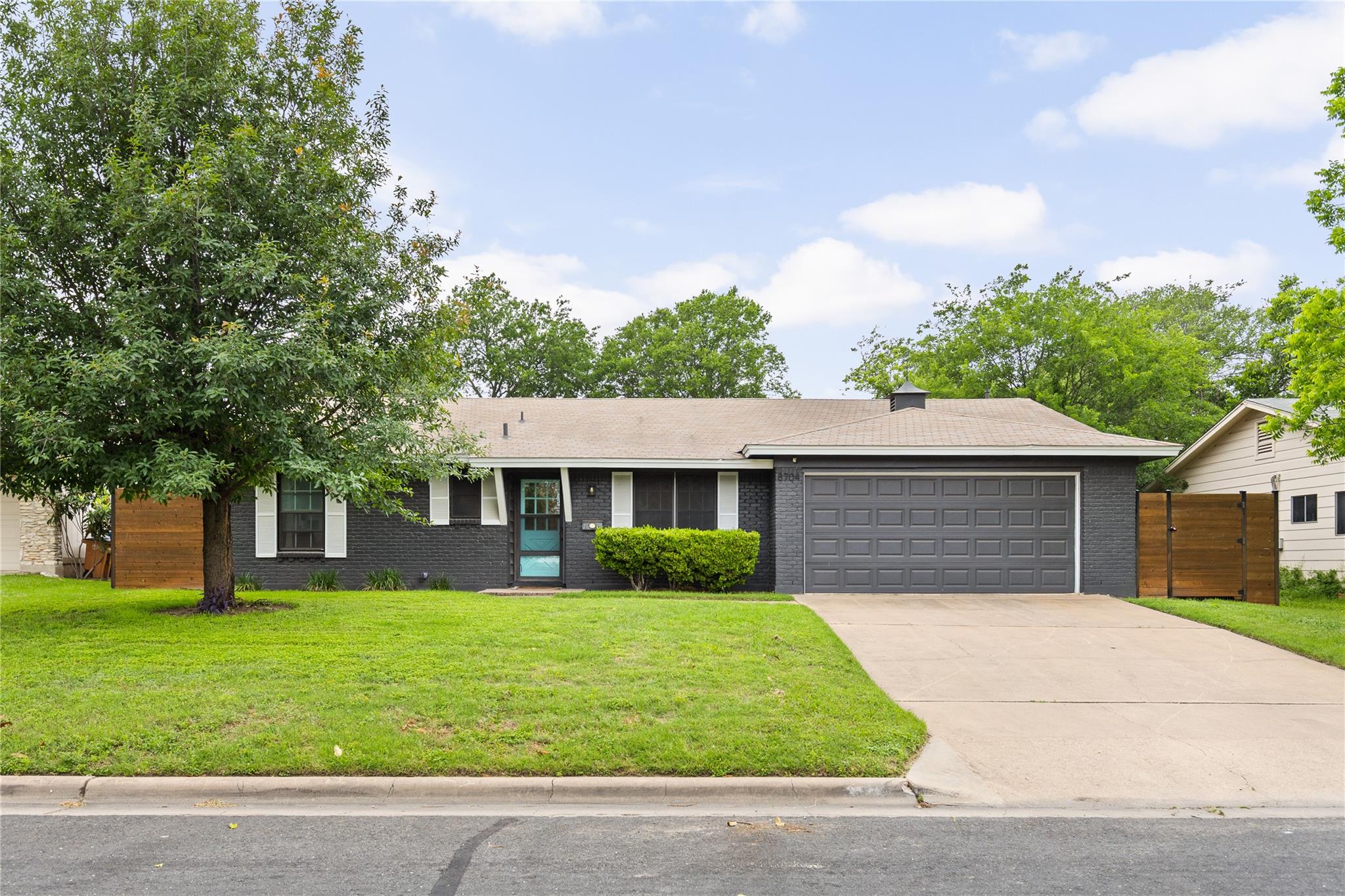 8704 Clarewood DR