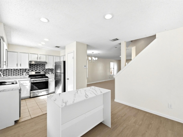 13903 Lothian DR
