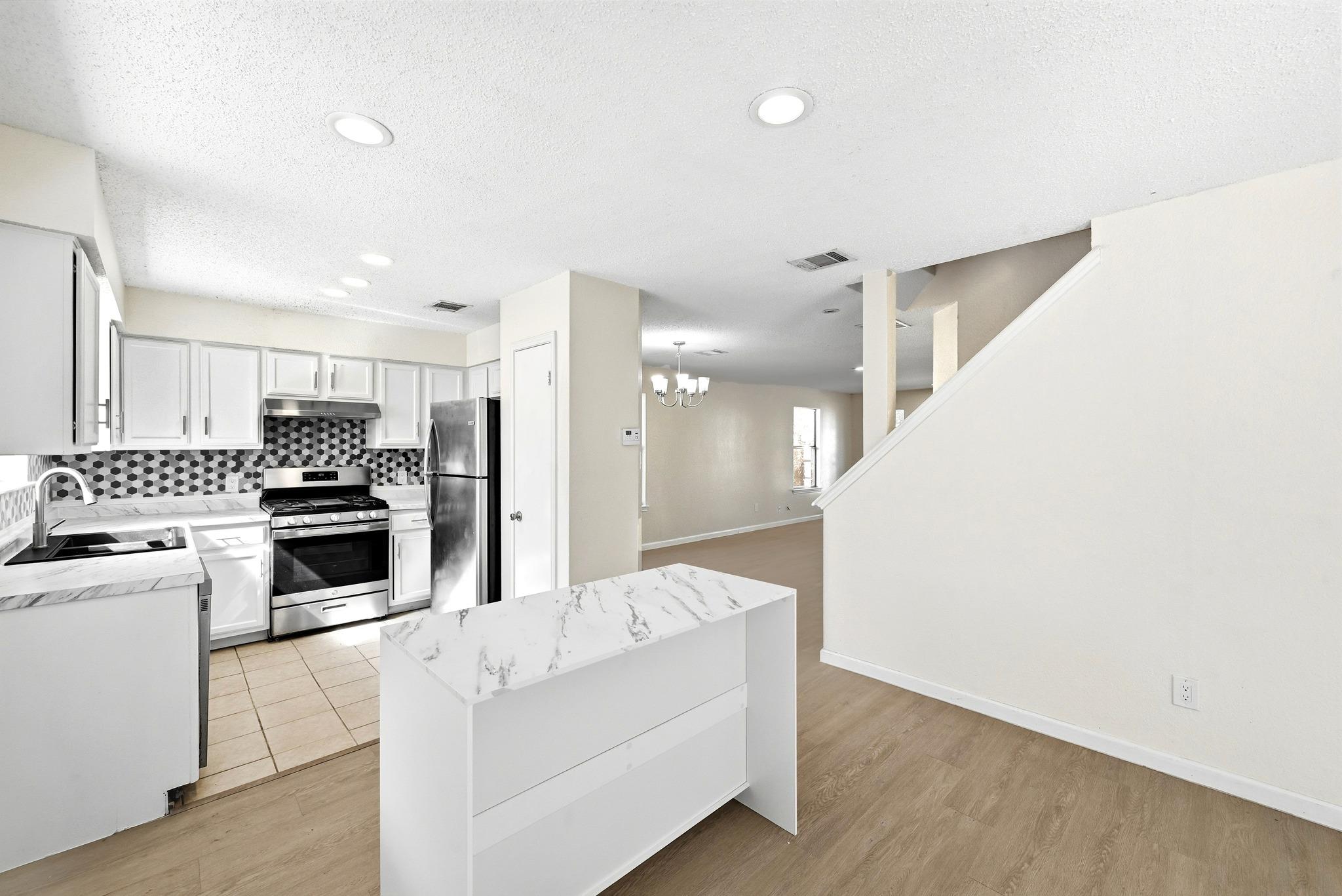13903 Lothian DR