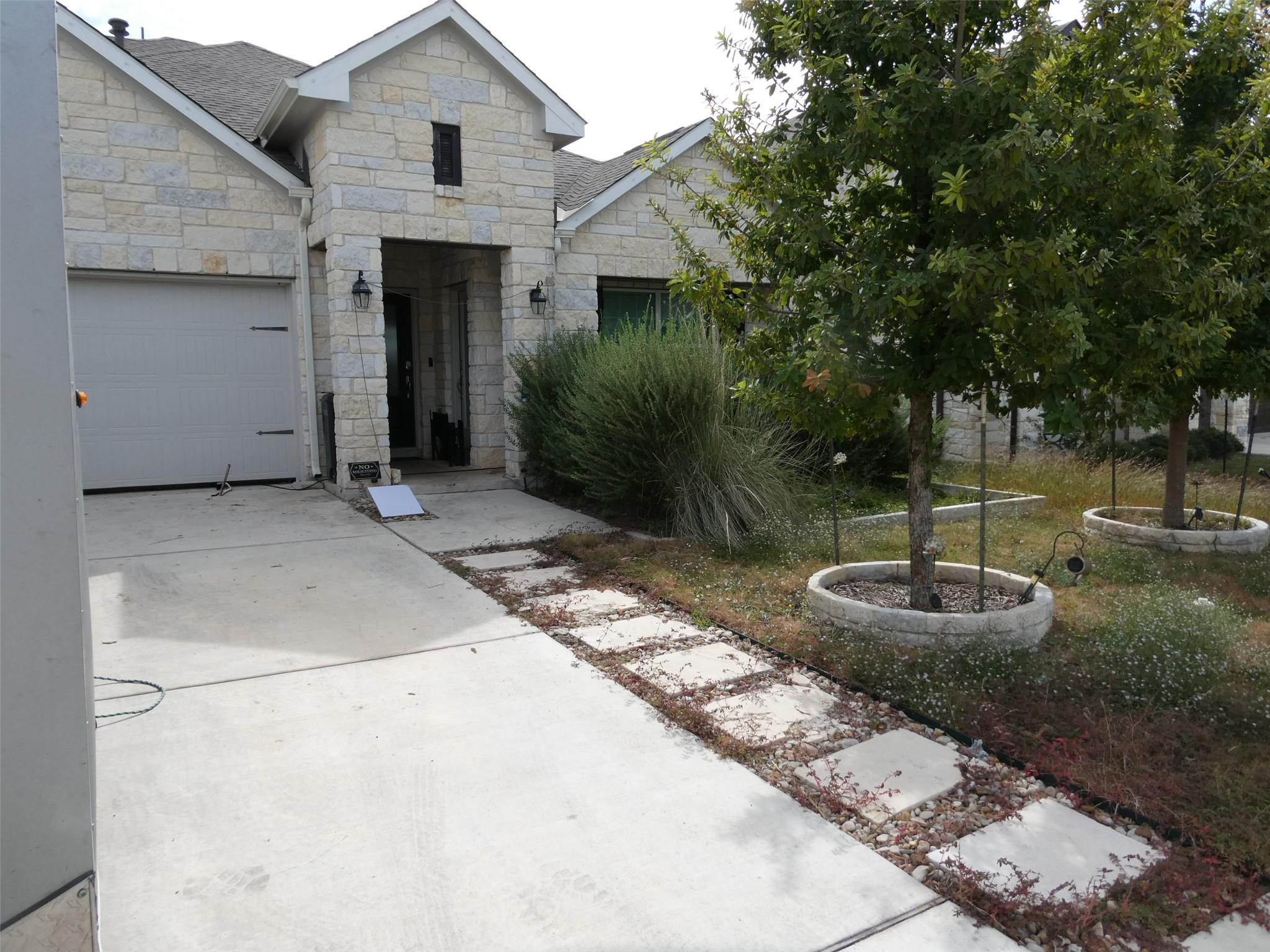512 PANZANO DR