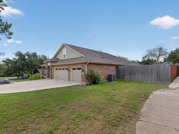 1004 Oakwood DR