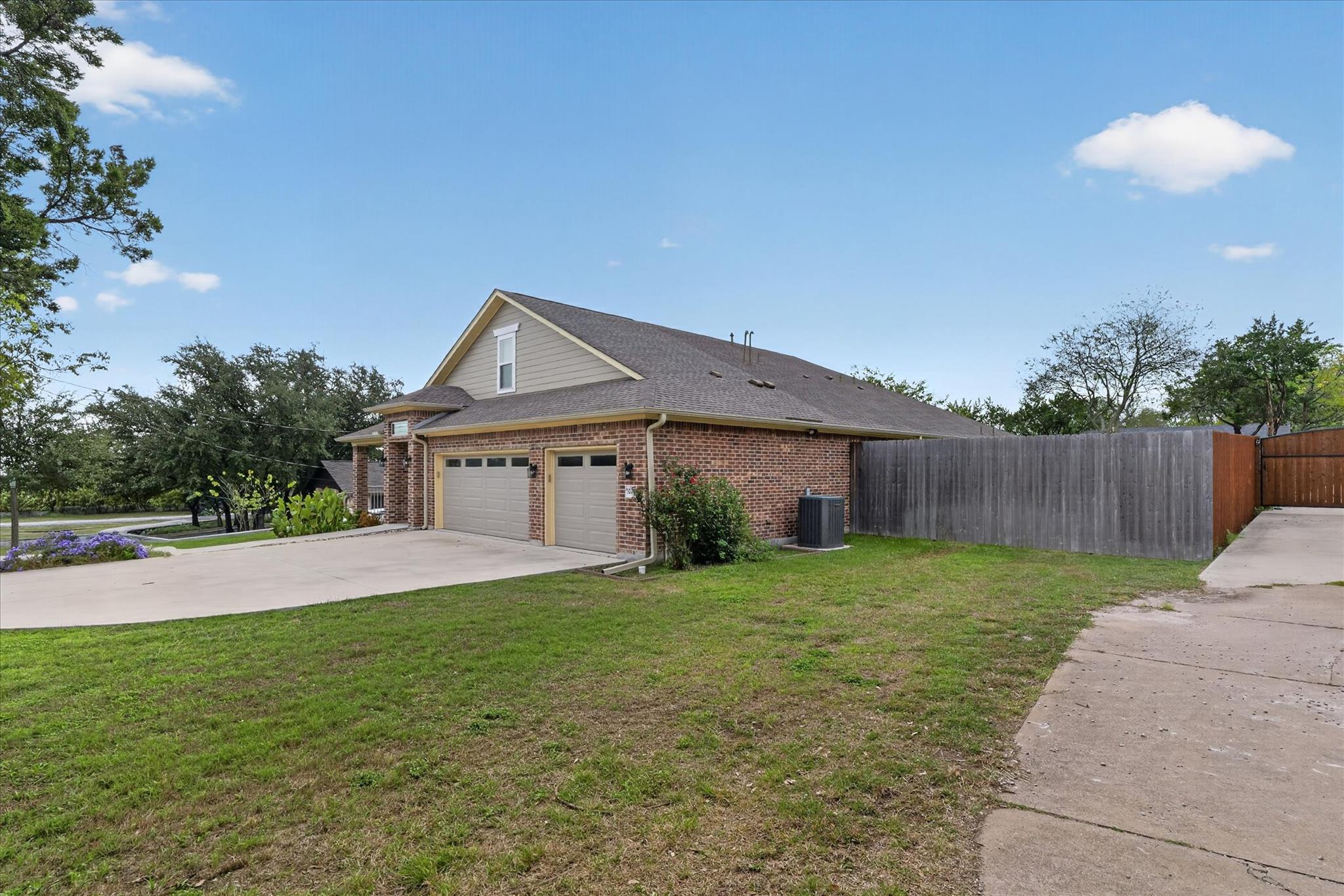 1004 Oakwood DR