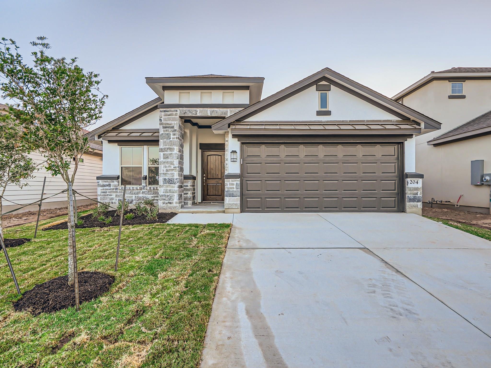 204 Comet Pointe DR