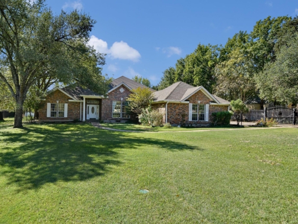 2114 Live Oak CIR