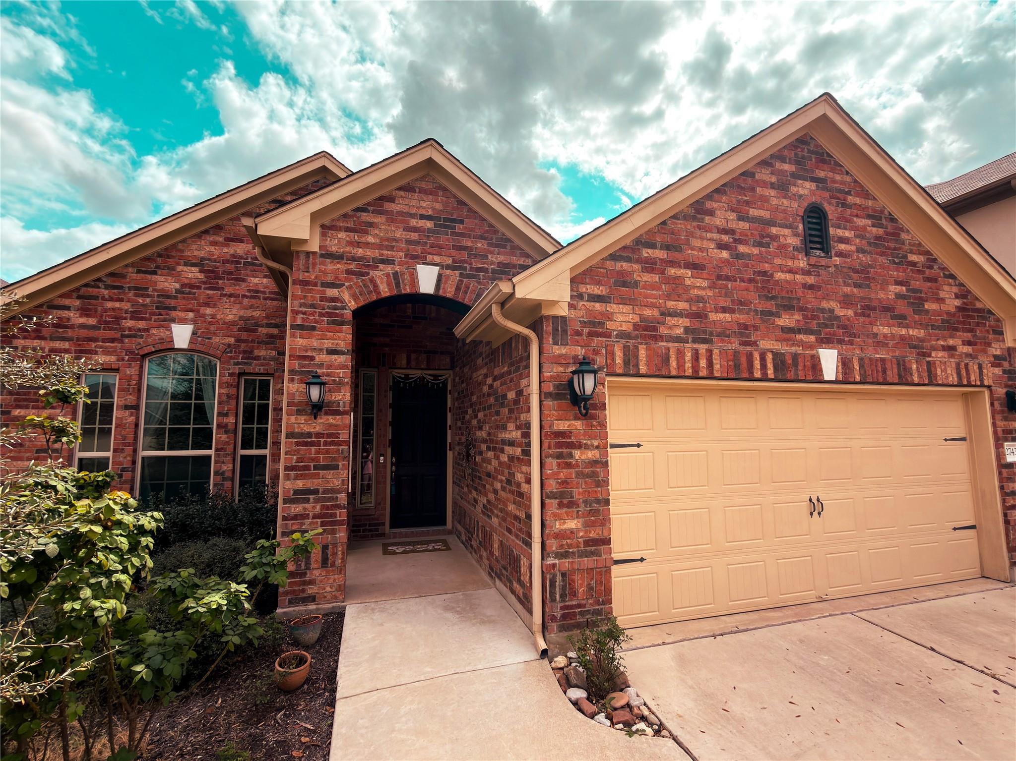 2743 Enza CT