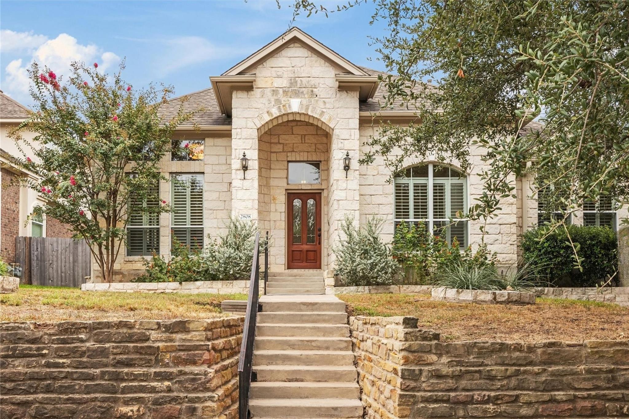 8ad5acd0-eb2c-4ed1-9311-ef79560e0f87 2808 Cashell Wood DR