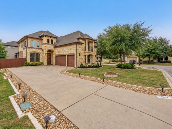 5517 Pincushion Daisy DR