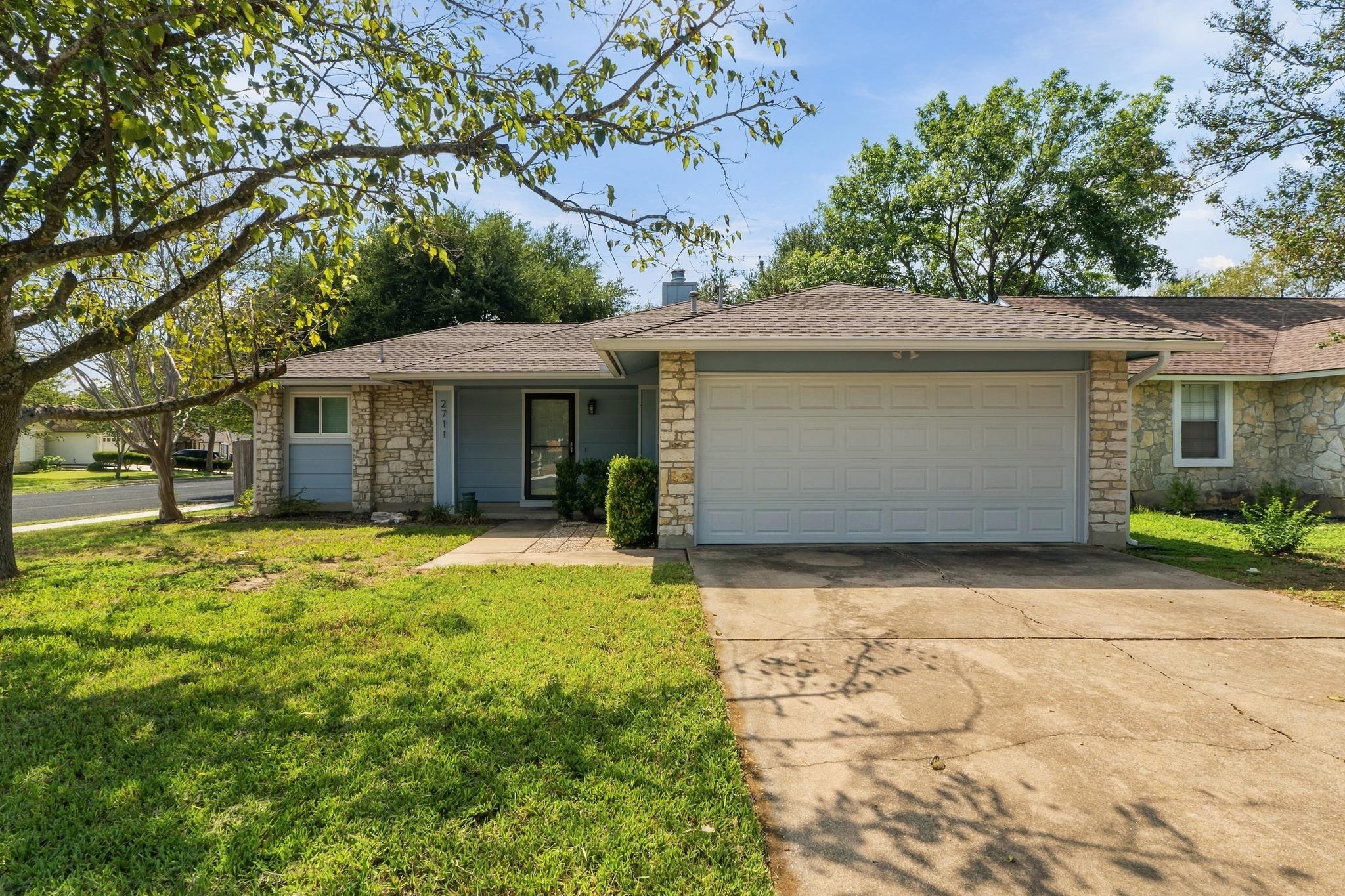 2711 Crownspoint DR