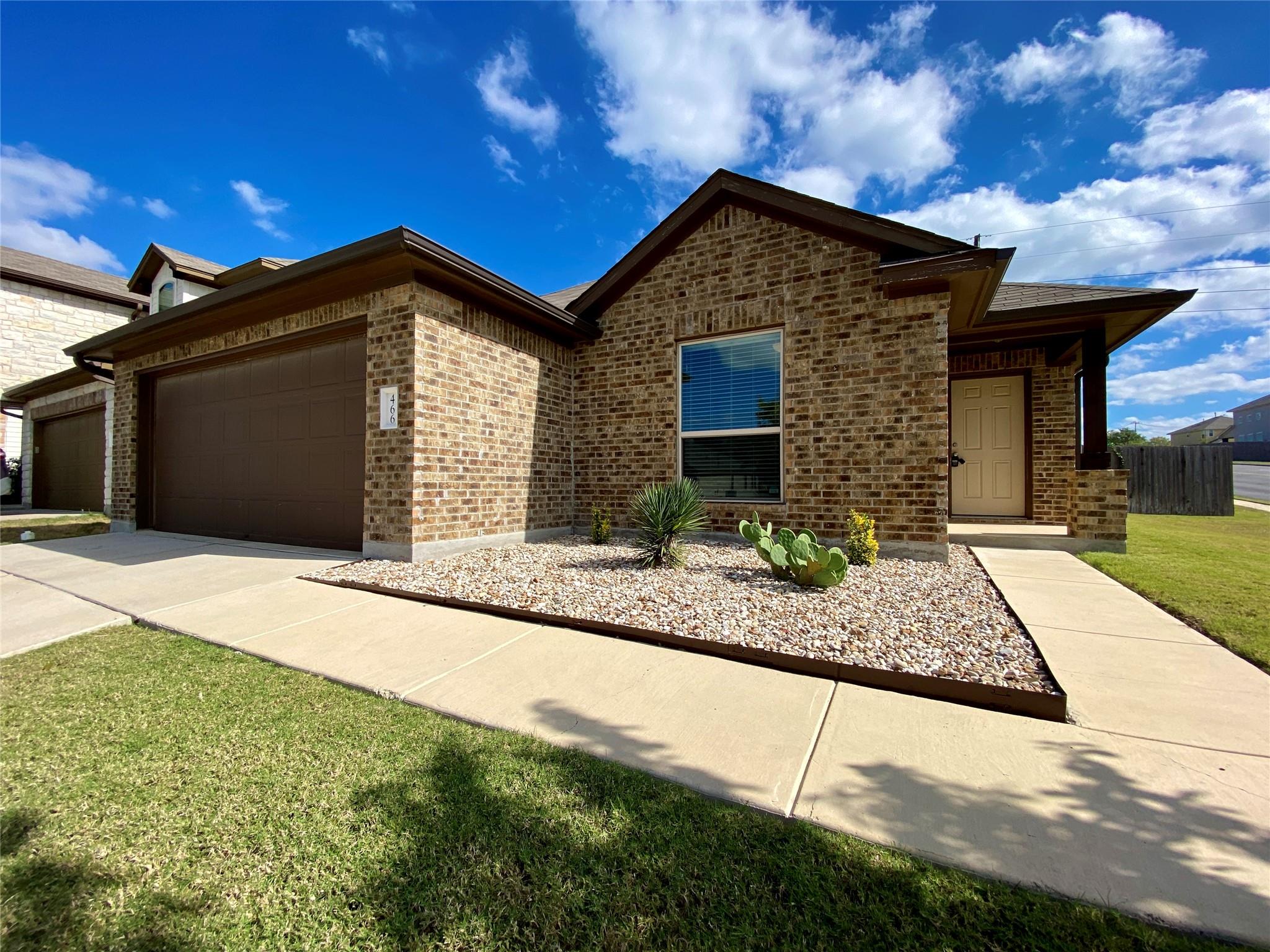 466 Eagle Brook LN